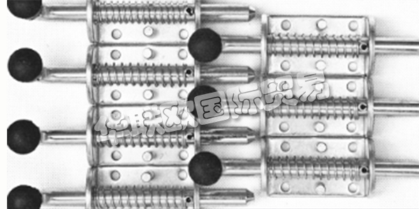 意大利RECO主要產(chǎn)品：RECO螺栓，氣桿等。RECO易于在工業(yè)車輛市場中移動，是所有大小型工業(yè)車輛和卡車零件制造商的恒定商業(yè)參考。豐富的備件經(jīng)驗和深厚的創(chuàng)新生產(chǎn)和研究技能豐富了其銷售人員的廣泛和多樣化的產(chǎn)品組合，以展示與公司和主要國際活動的直接會議的專業(yè)知識。