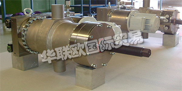 B&B HYDRAULIK-TECHNIK GmbH由Helitut Brocke和HenningB?hr于1983年在Witten-Herbede成立。目的是銷售用于骨料結構的液壓元件和液壓附件。在短時間內，對完整的Hydraulilk系統的需求變得非常大，以至于他們的生產開始了。