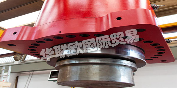 BOMBARDIERI SpA于1959年在意大利 Gazzaniga 成立，現在是一家私營有限公司，擁有100多名訓練有素的員工，分為三個工廠，兩個在意大利北部，一個在墨西哥。