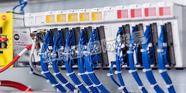 德國FUTRONIC主要產品：FUTRONIC控制器、伺服驅動器等。FUTRONIC是玻璃制造行業機器和設備制造商的復雜自動化解決方案的全球領先供應商之一。此外，他們憑借為工業自動化和其他行業領域的供應商和制造商提供的創新產品和服務，為自己贏得了名聲。