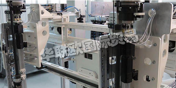 德國DURR品牌的產品主要有：DURR清洗機,DURR壓縮機，壓力容器，輸送機，過濾板，消音器，密封機器人等。